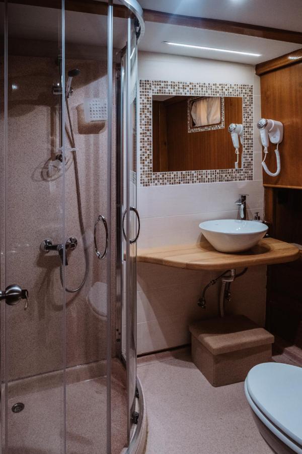 Sicily Sea Charter Hande Capo Galera Otel Palermo Dış mekan fotoğraf